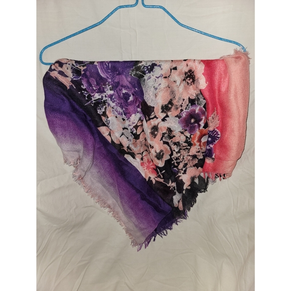 Scarf - Picture 2 of 5